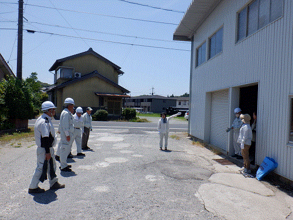 作業開始前の整列の様子