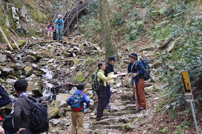 違法啓発チラシ配布