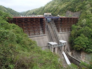 浜田ダム再開発工事、施工状況、平成２７年４月、下流面