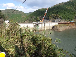 浜田ダム再開発工事、平成27年11月、上流面の施工状況写真
