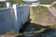 本体ダム上流面の状況写真、平成28年11月４日撮影
