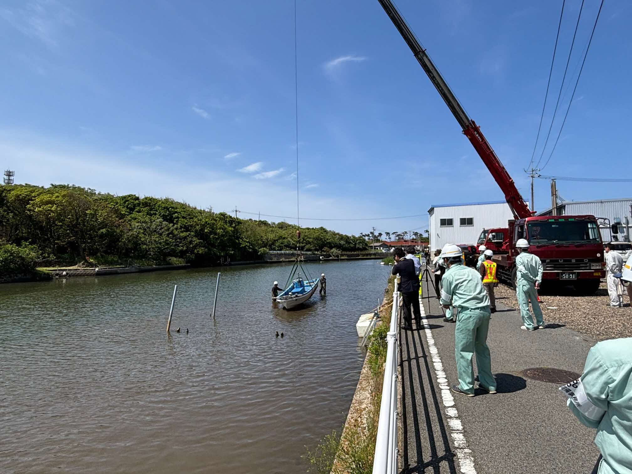 不法係留船の行政代執行