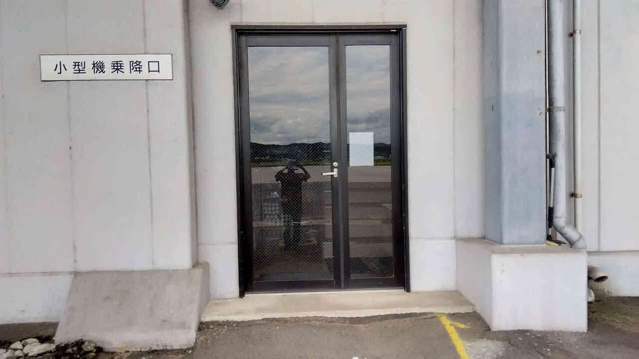 反射で誰かが写ってるね