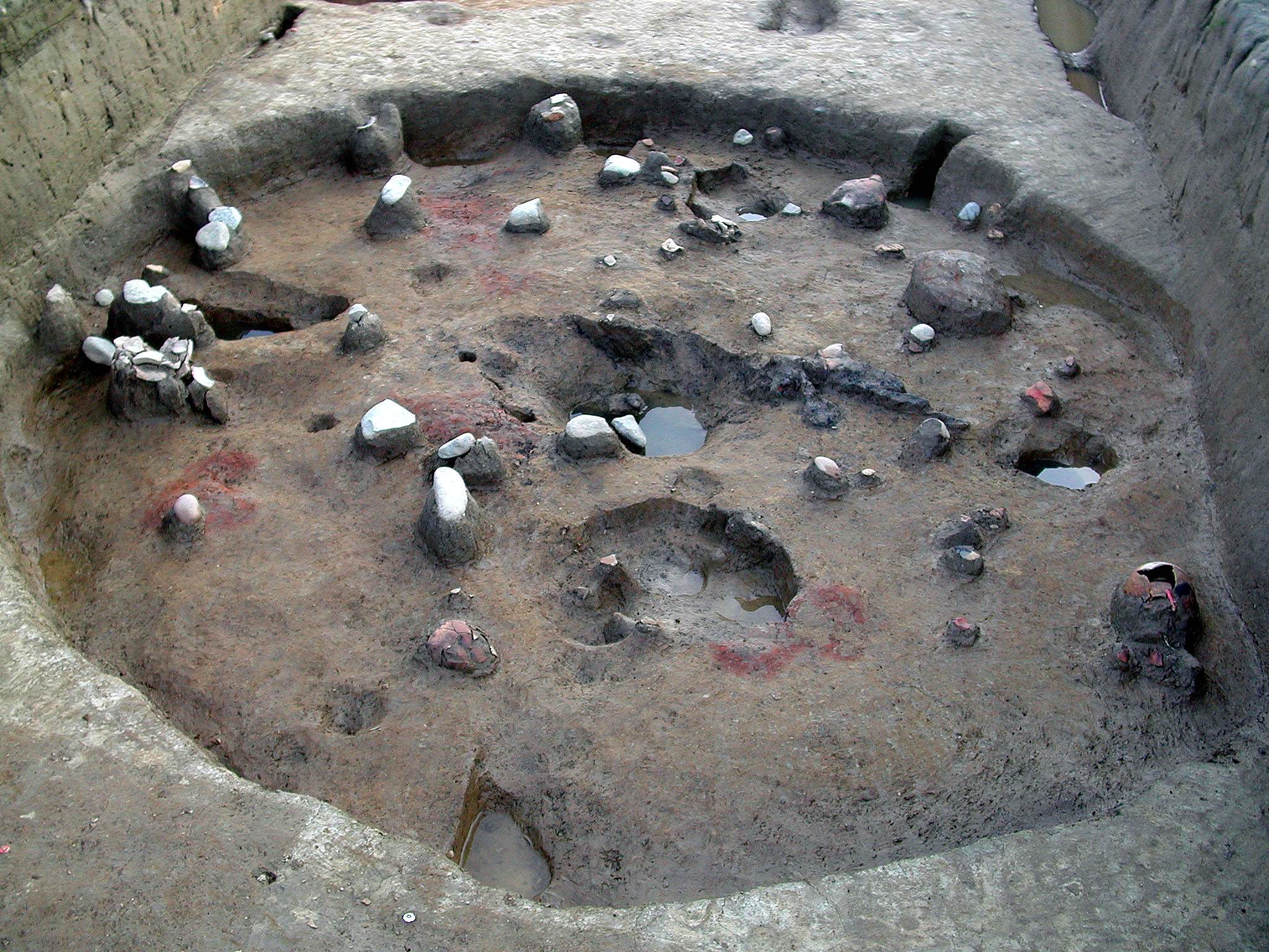 発掘された竪穴住居の様子