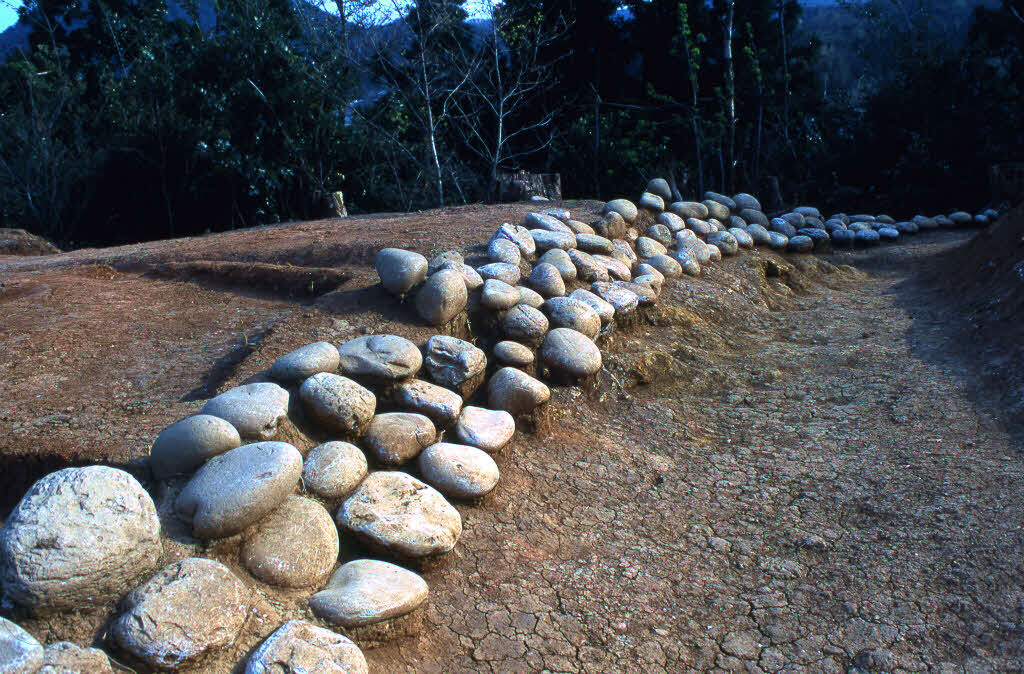 葺石出土状況