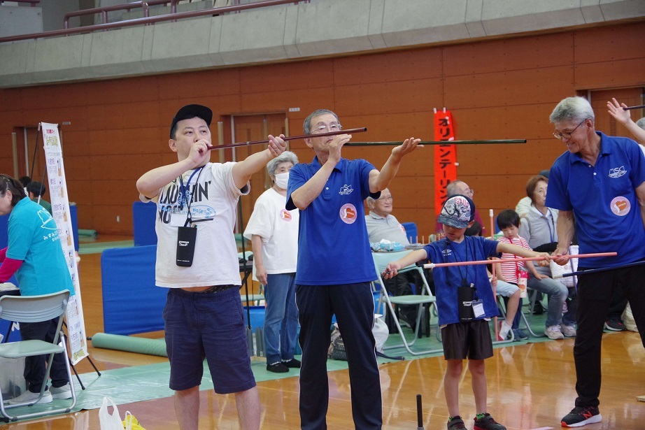 スポーツウエルネス吹矢の様子