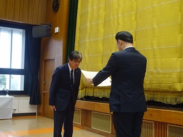 平井建設の表彰状授与の様子