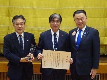 平井建設の記念撮影の様子