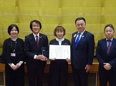 ヘルスサイエンスセンター島根の記念撮影の様子