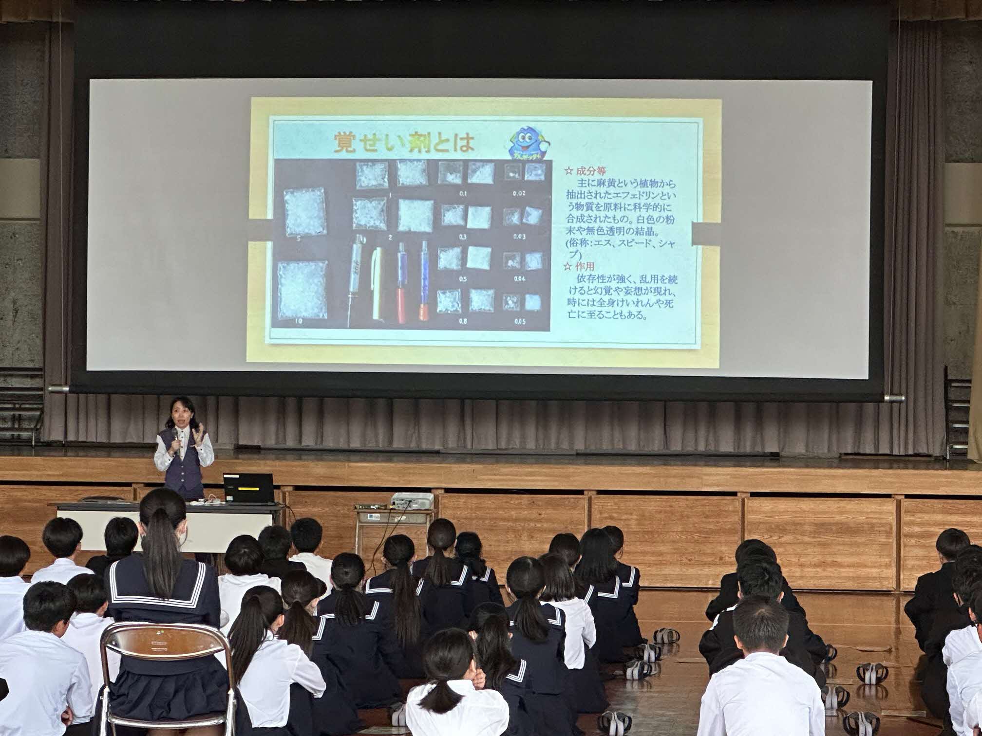 出雲市立湖陵中学校でネット安全教室の様子１