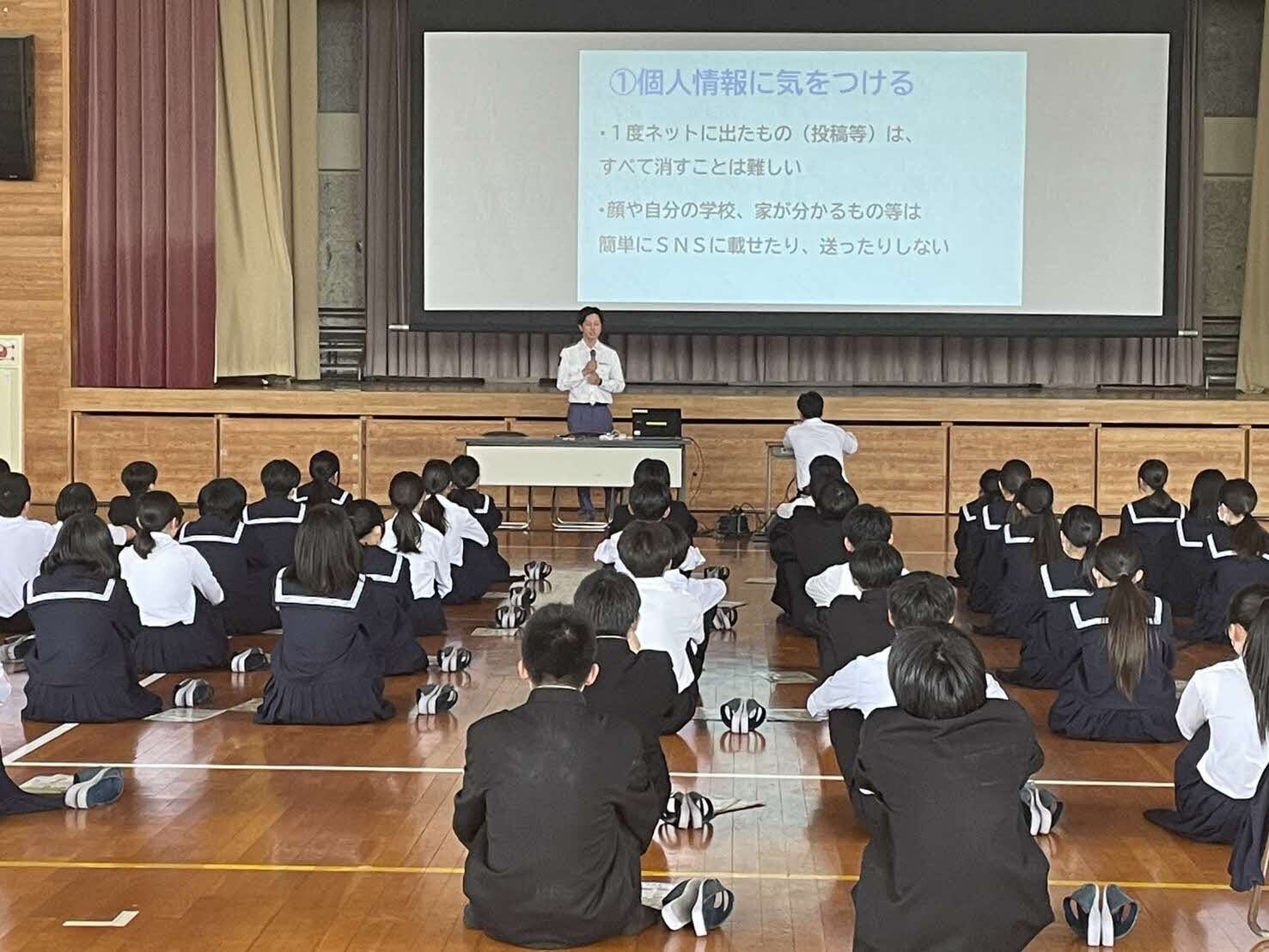 出雲市立湖陵中学校でネット安全教室の様子２