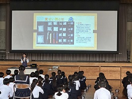 出雲市立湖陵中学校でネット安全教室の様子１