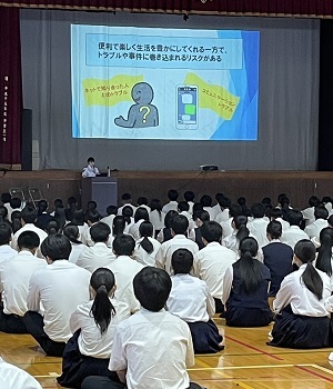平田高校でのネット安全教室の様子