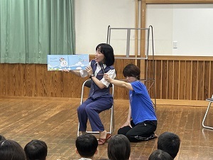 補導職員がお話している様子