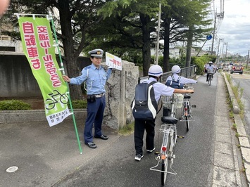 ⑤自転車は１列で走りましょう