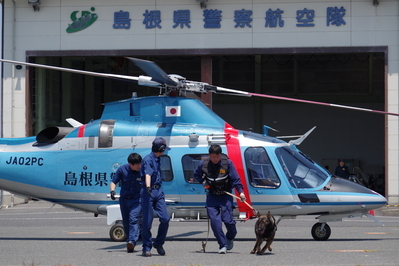 空飛ぶ警察犬